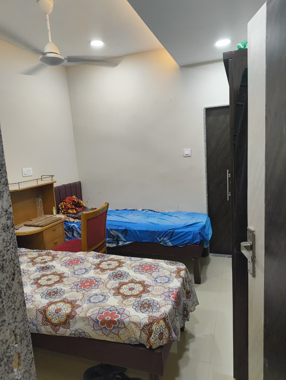 Modern Room Interior - Jain's boys Stay Bhopal MP Nagar