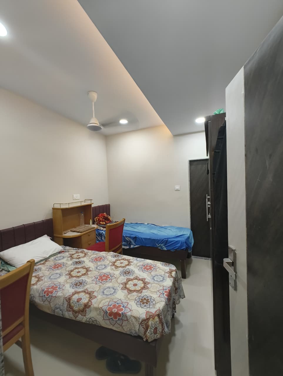 Spacious Room - Jain's boys Stay Bhopal MP Nagar