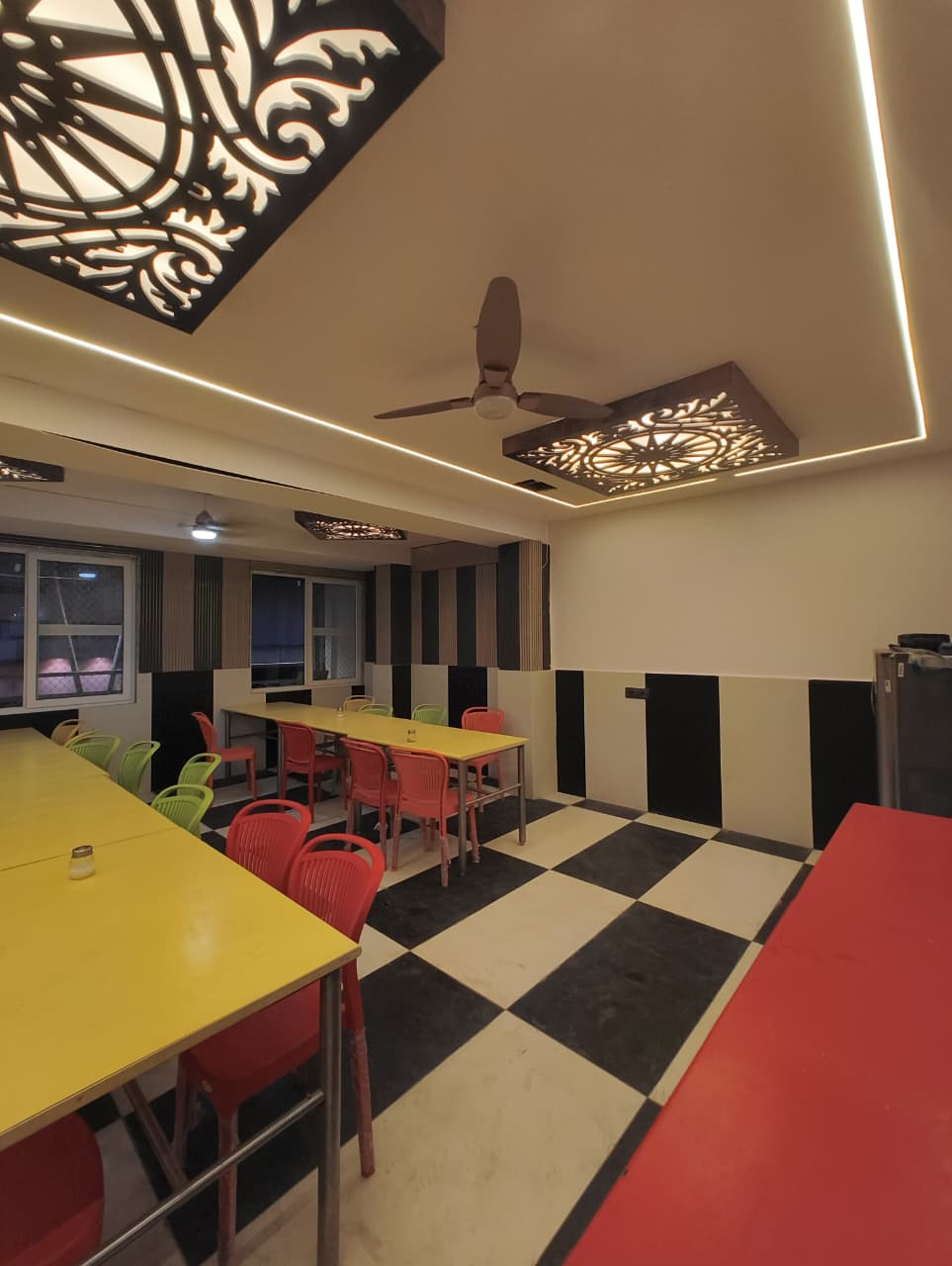 Mess Facility - Jain's boys Stay Bhopal MP Nagar